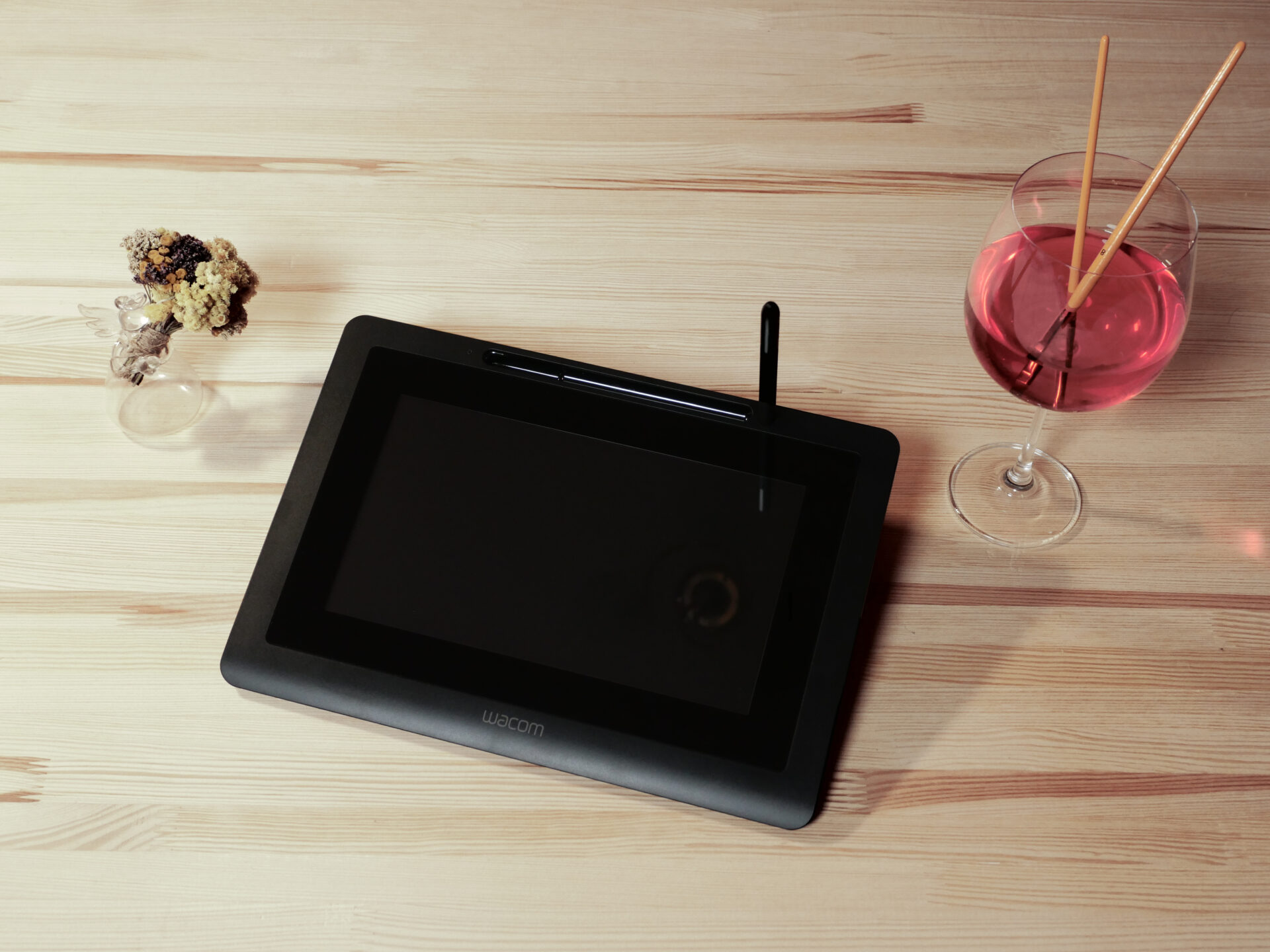 wacom-dtu-1031-naidostupnishyi-hrafichnyi-planshet-monitor_logo