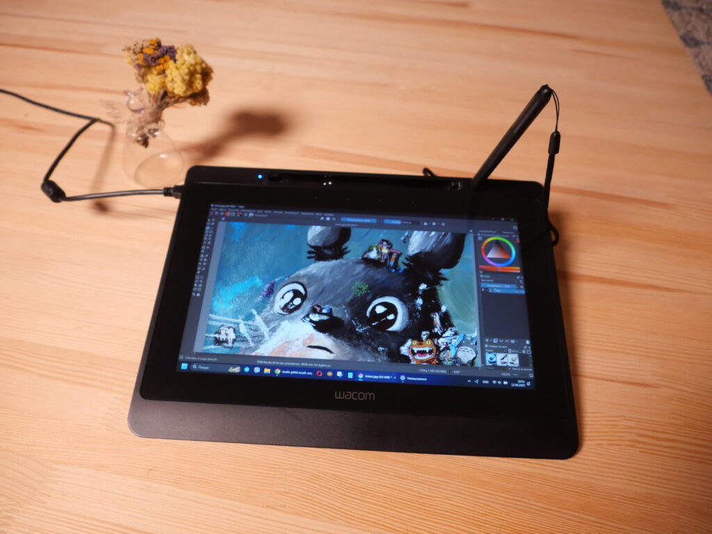 wacom-dtu-1031-naidostupnishyi-hrafichnyi-planshet-monitor_5